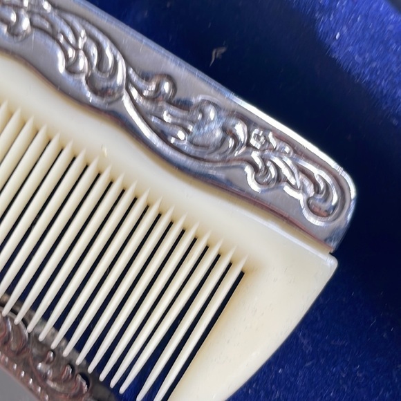 🪙 Vintage Elegance Silverware Silver Plate 3-Piece Dresser Set 🪙 - Picture 15 of 15